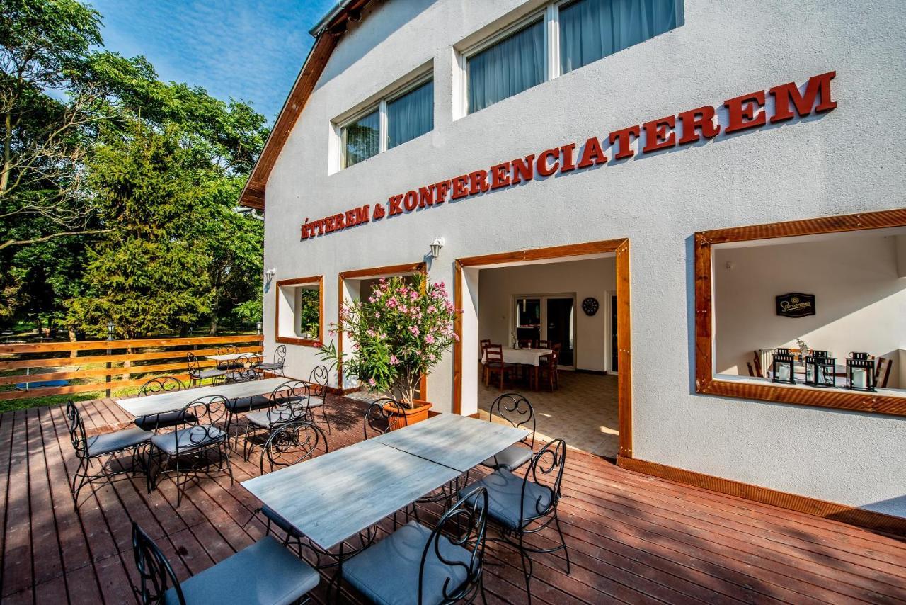 Herczeg Udvarház Poroszló Esterno foto