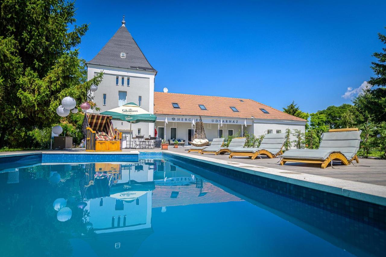Herczeg Udvarház Poroszló Esterno foto