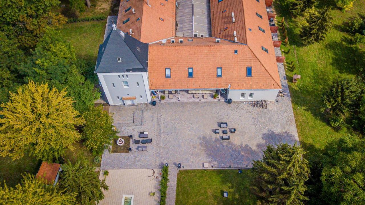 Herczeg Udvarház Poroszló Esterno foto