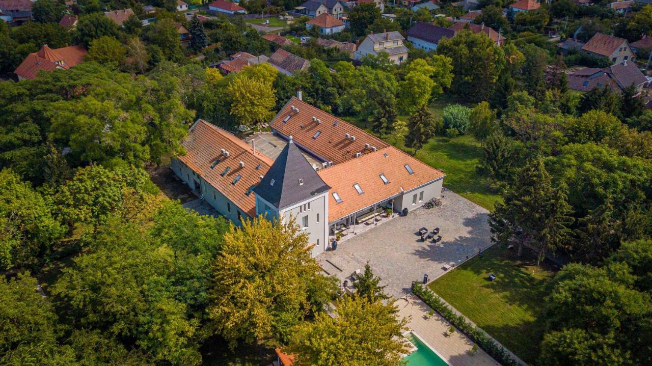 Herczeg Udvarház Poroszló Esterno foto