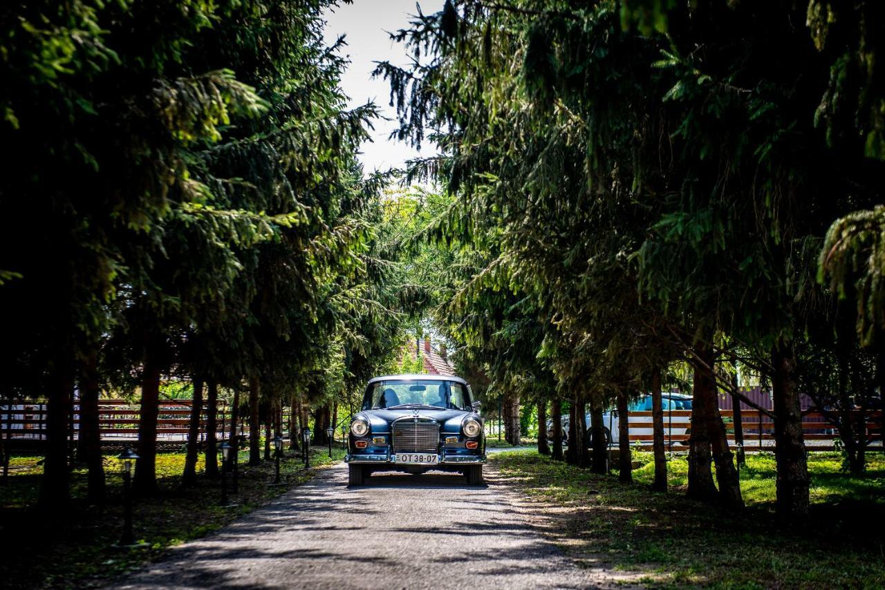 Herczeg Udvarház Poroszló Esterno foto