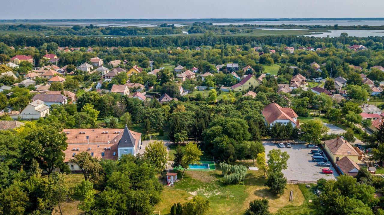 Herczeg Udvarház Poroszló Esterno foto