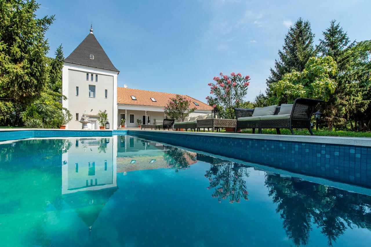 Herczeg Udvarház Poroszló Esterno foto